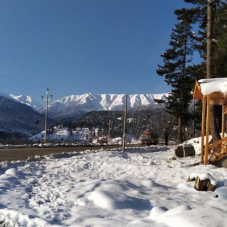 Everest Guest House Gulmarg Exterior foto