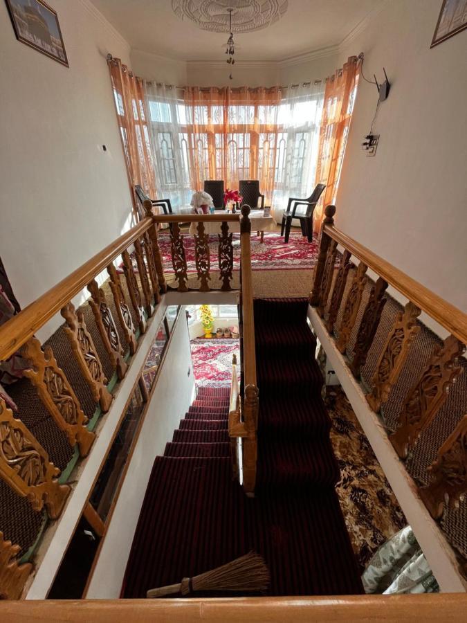 Everest Guest House Gulmarg Exterior foto