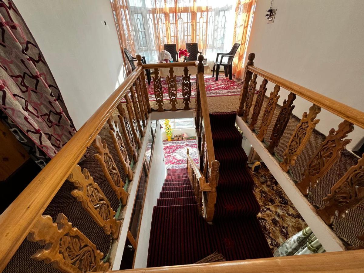 Everest Guest House Gulmarg Exterior foto