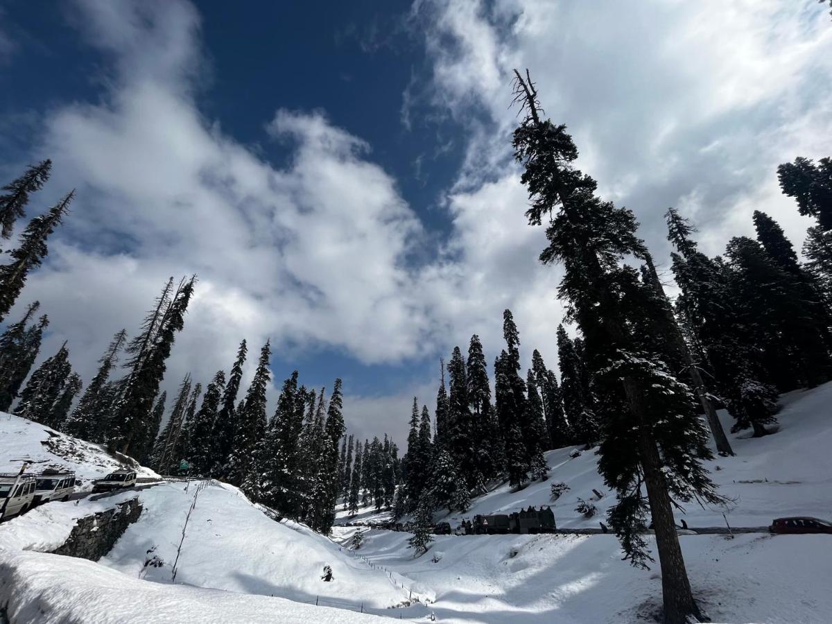 Everest Guest House Gulmarg Exterior foto