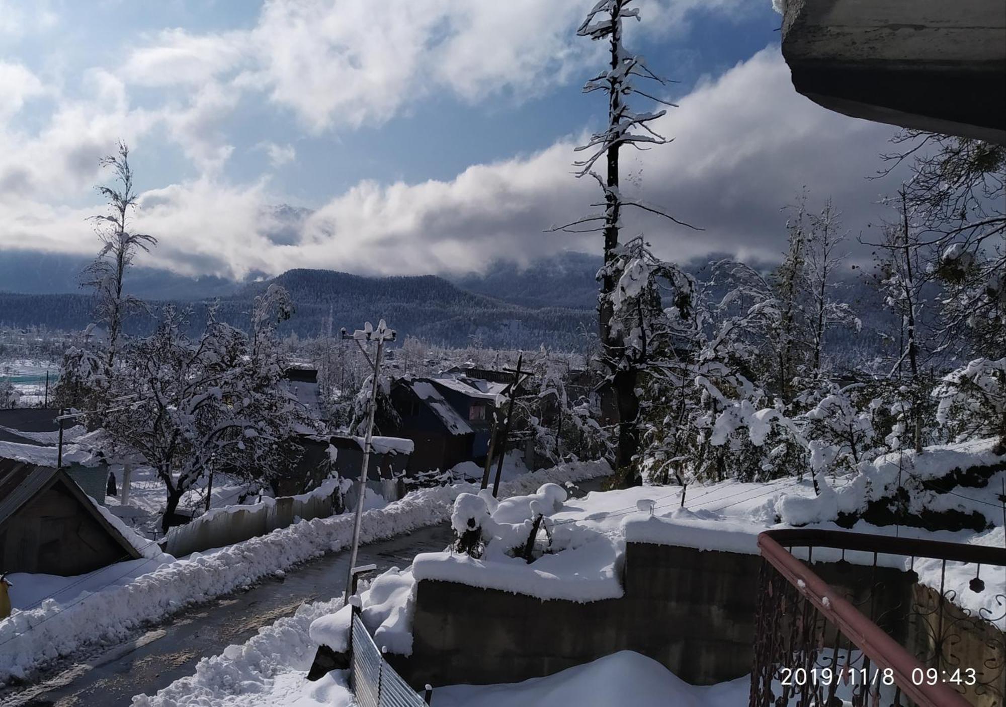 Everest Guest House Gulmarg Exterior foto