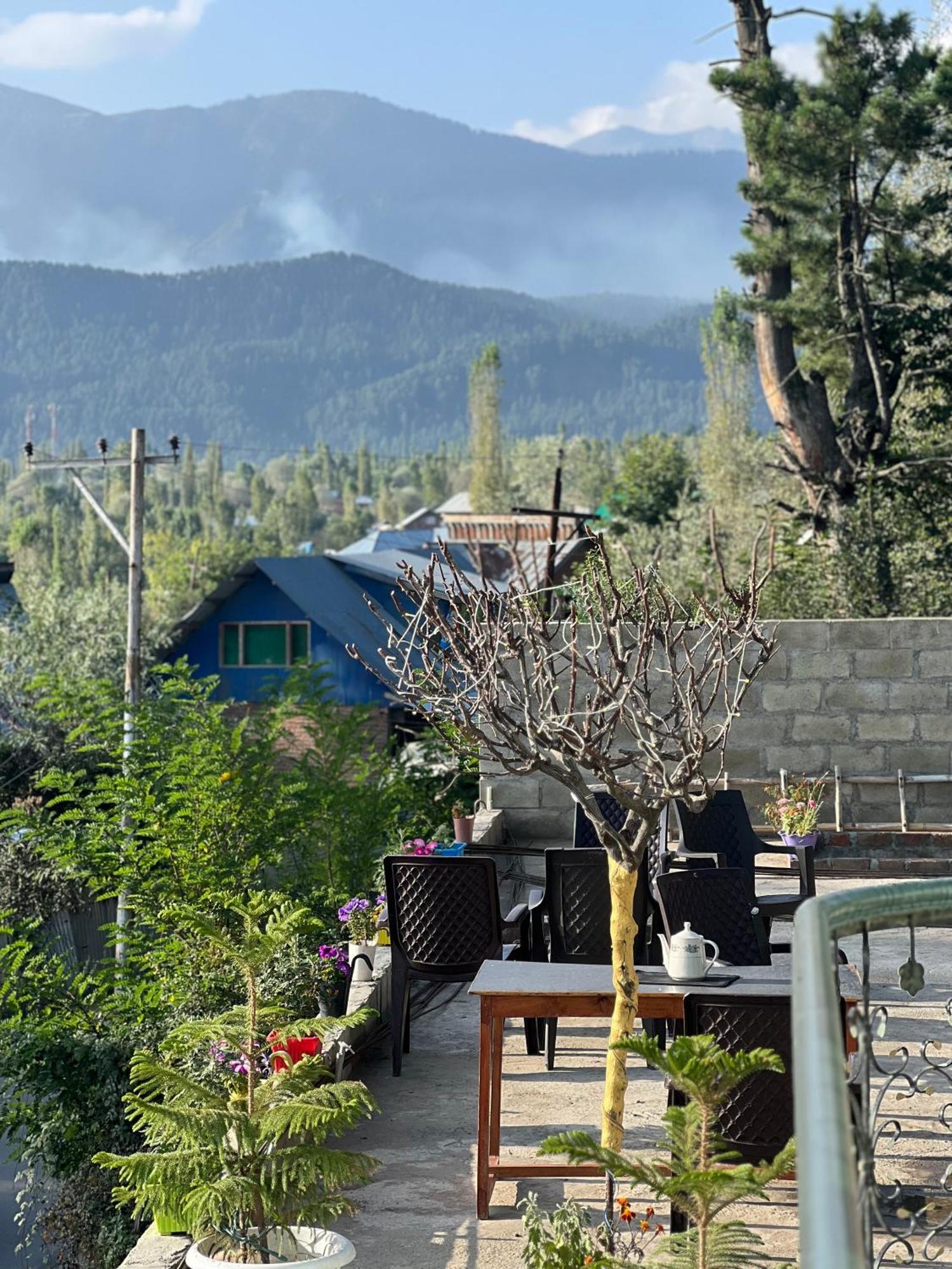 Everest Guest House Gulmarg Exterior foto