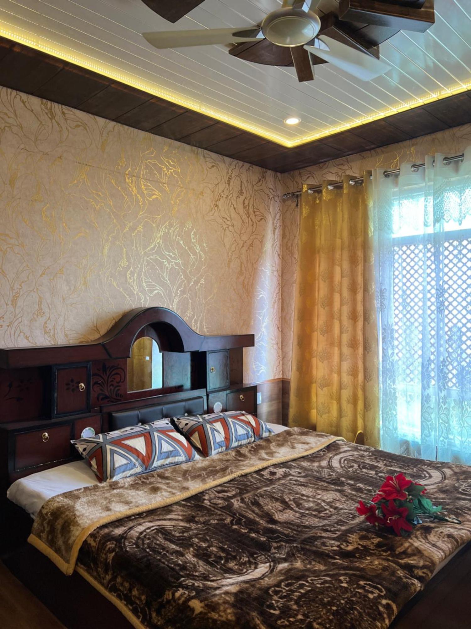 Everest Guest House Gulmarg Exterior foto